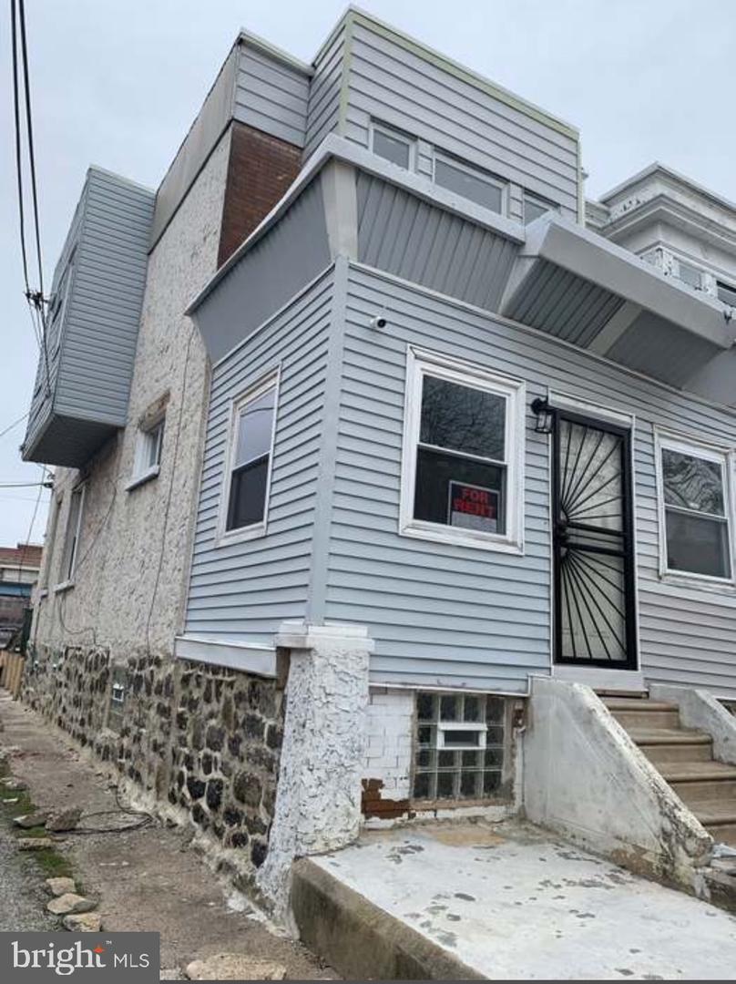 5849 LUDLOW ST Property Photo 1