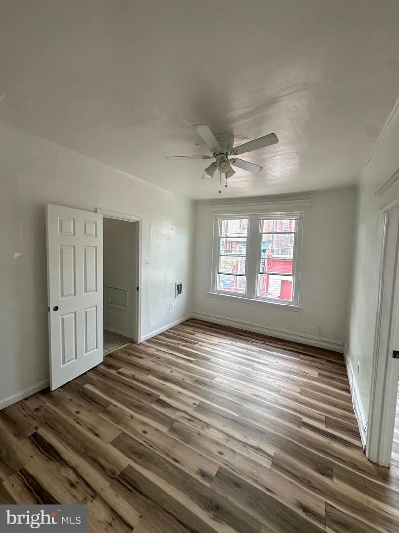 5849 Ludlow St Property Photo 2
