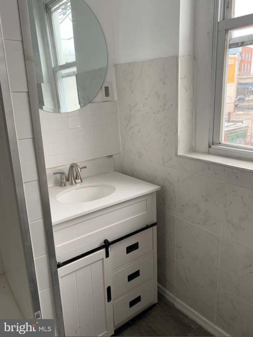 5849 Ludlow St Property Photo 7