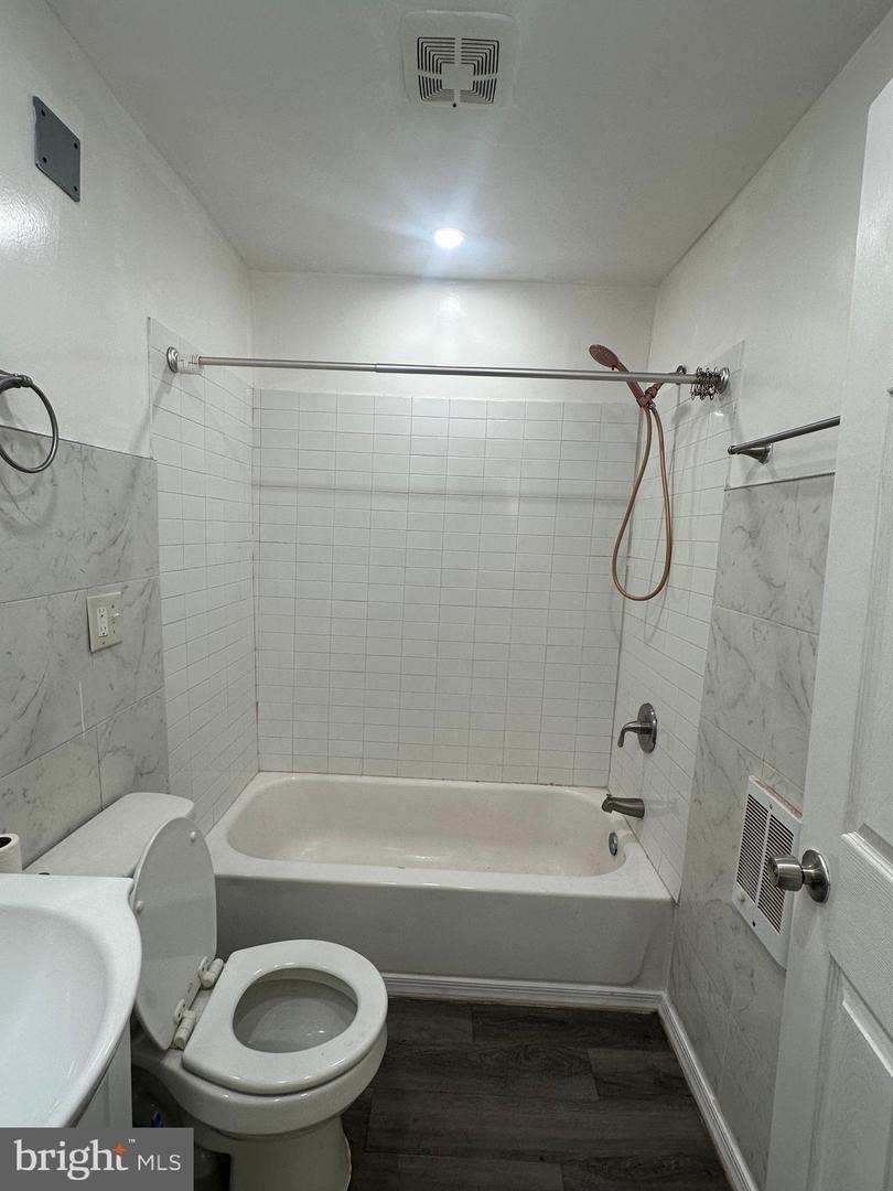 5849 Ludlow St Property Photo 12
