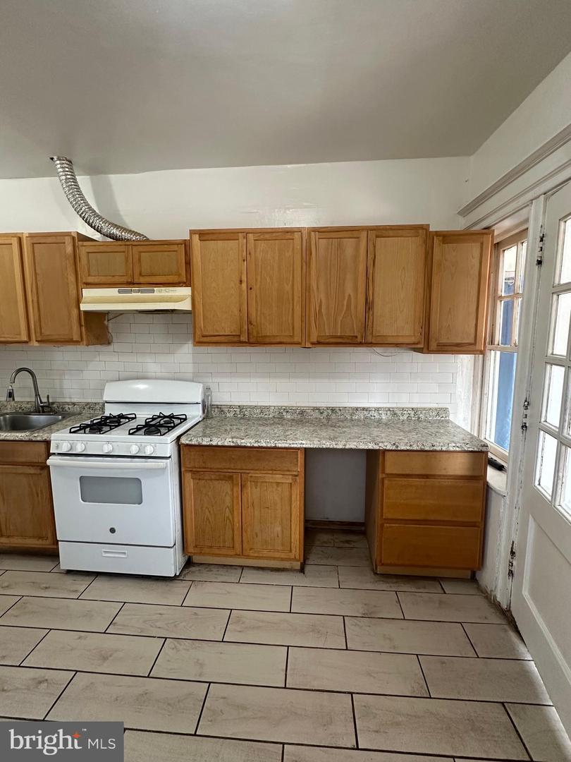 5849 Ludlow St Property Photo 13