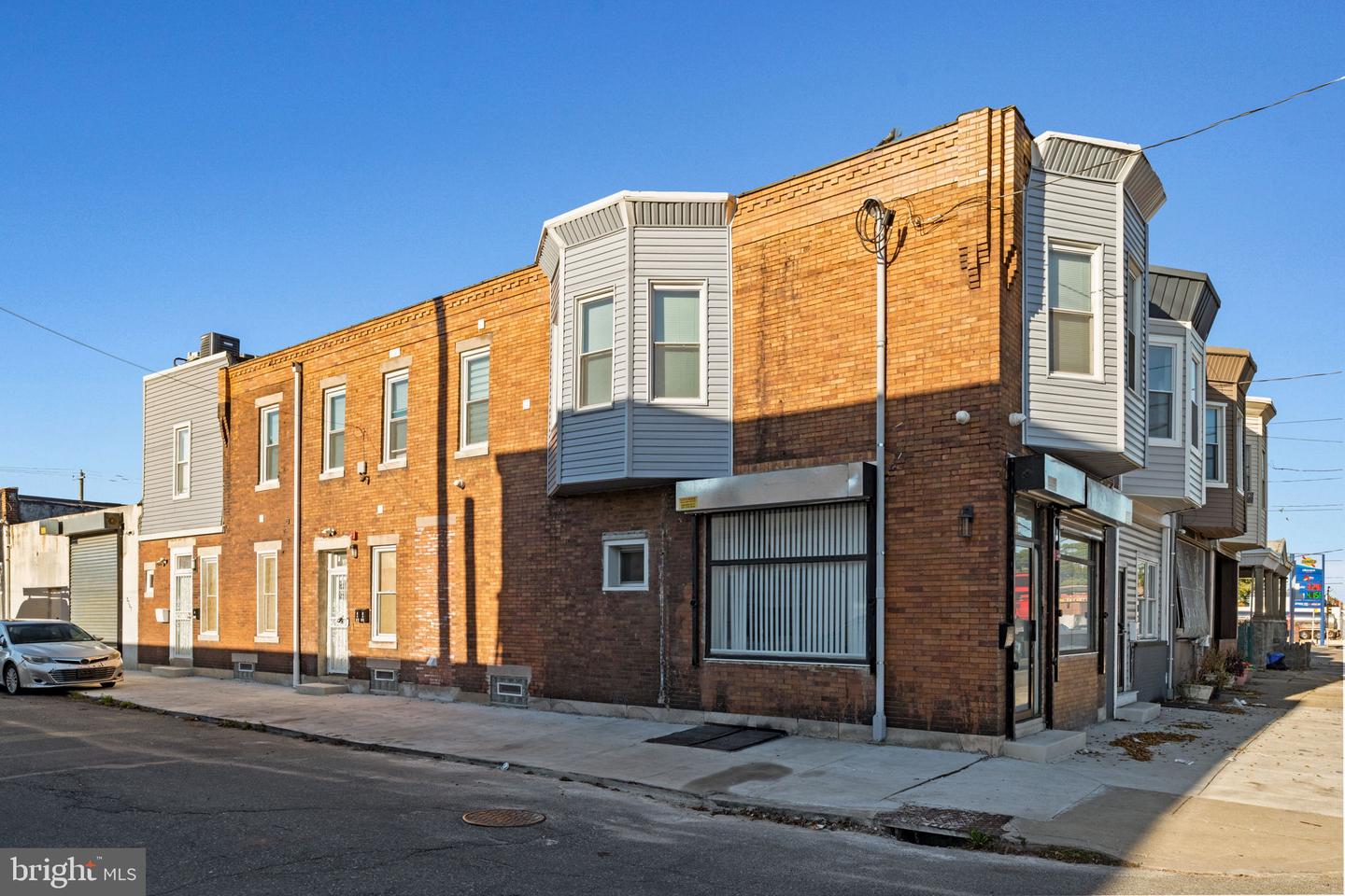 3654 Richmond St Property Photo 4
