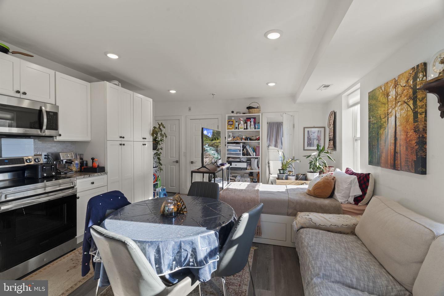 3654 Richmond St Property Photo 10