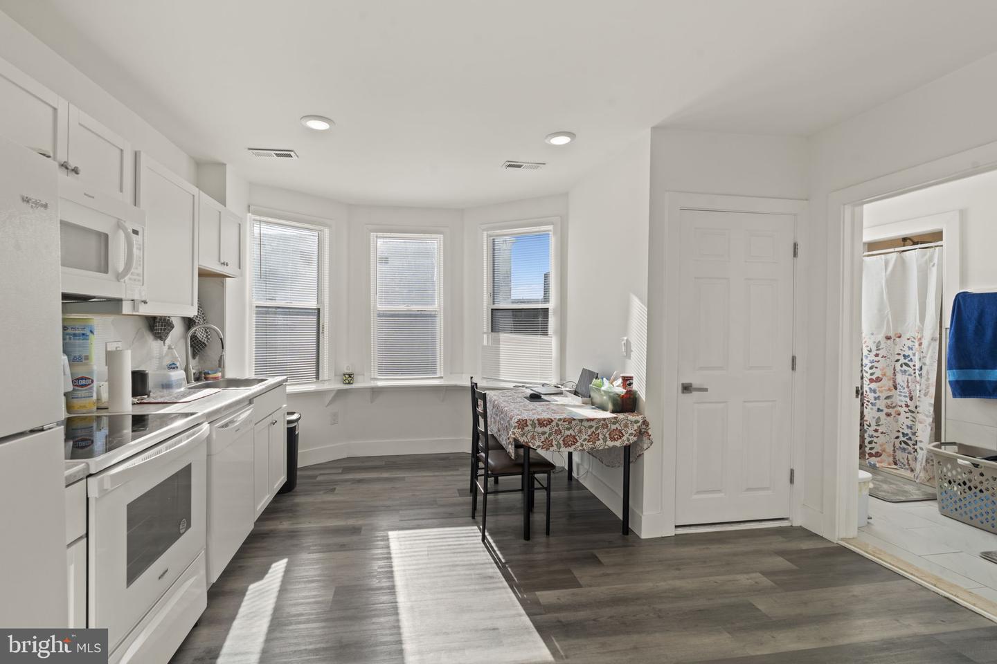 3654 Richmond St Property Photo 16