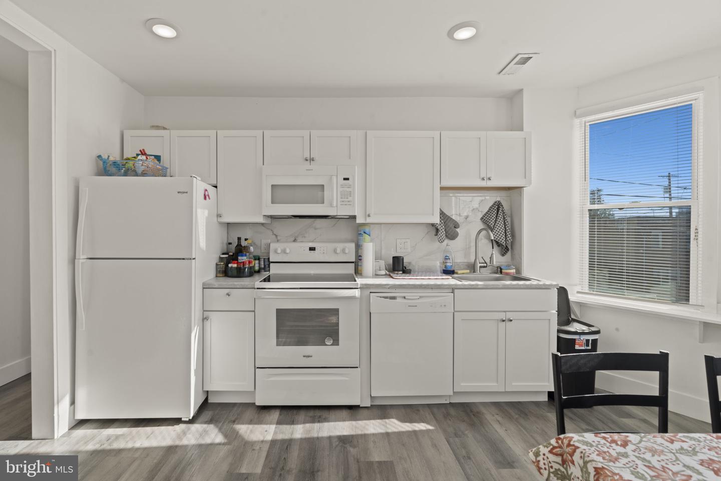 3654 Richmond St Property Photo 17