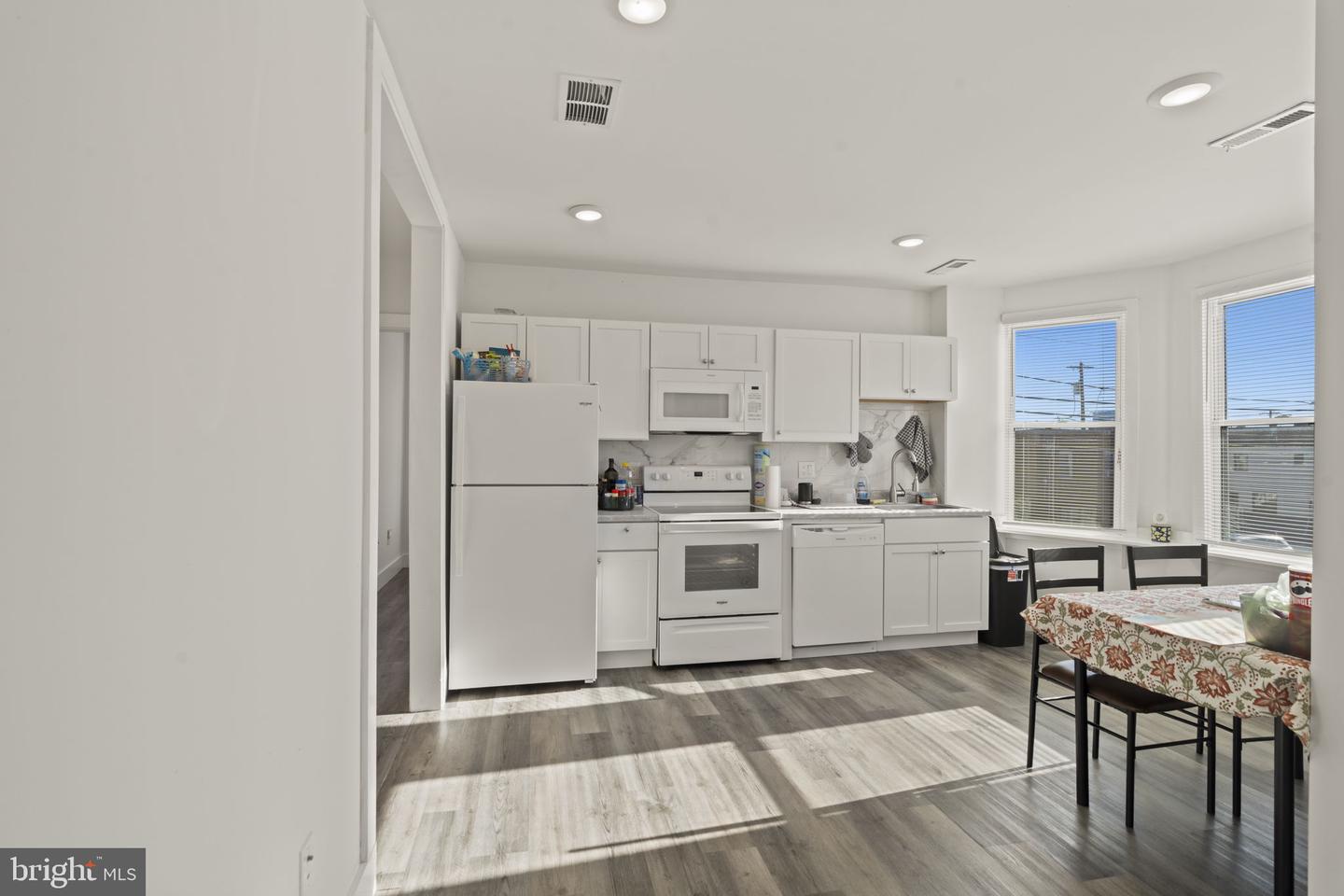 3654 Richmond St Property Photo 18