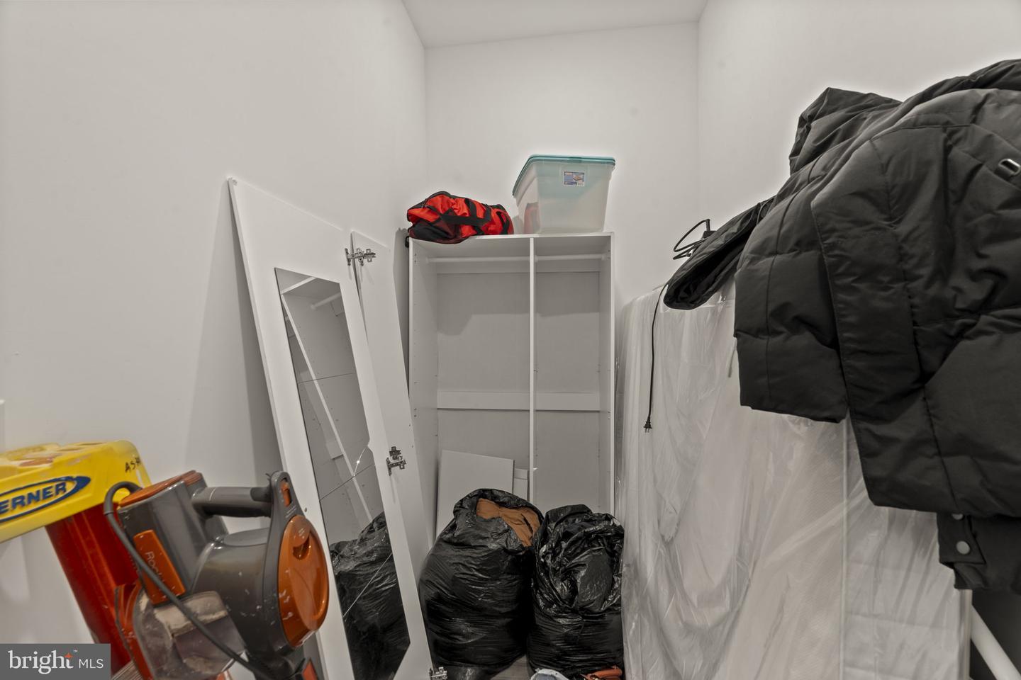 3654 Richmond St Property Photo 25