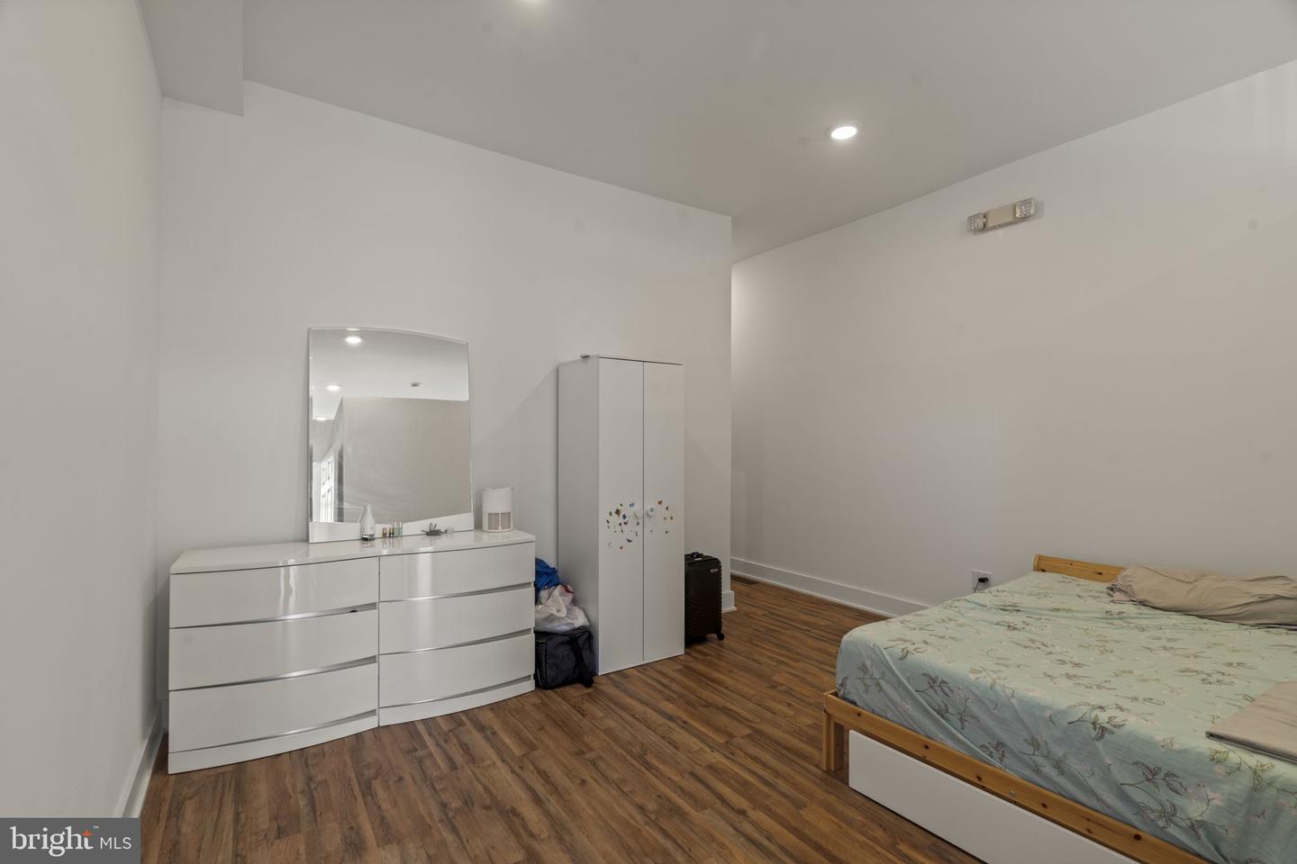 3654 Richmond St Property Photo 28