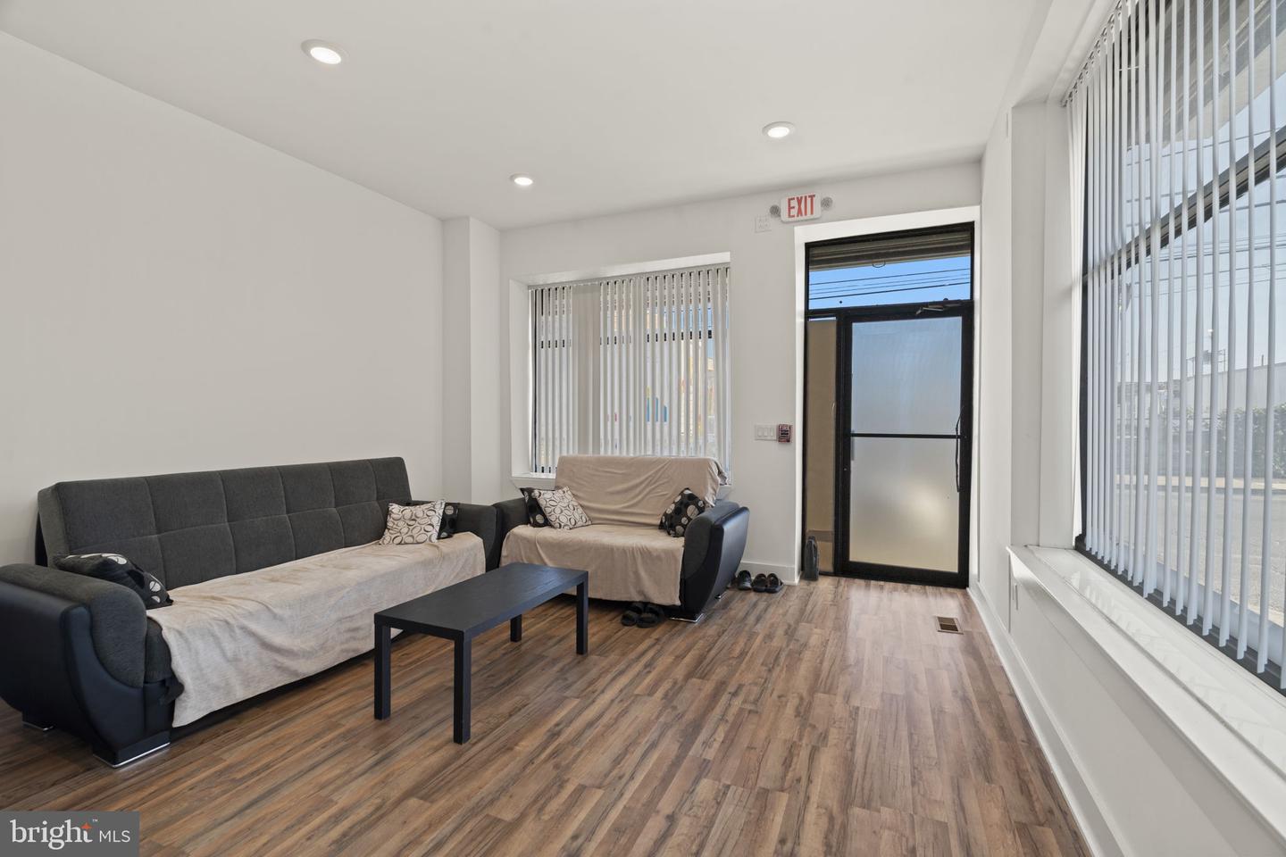 3654 Richmond St Property Photo 29
