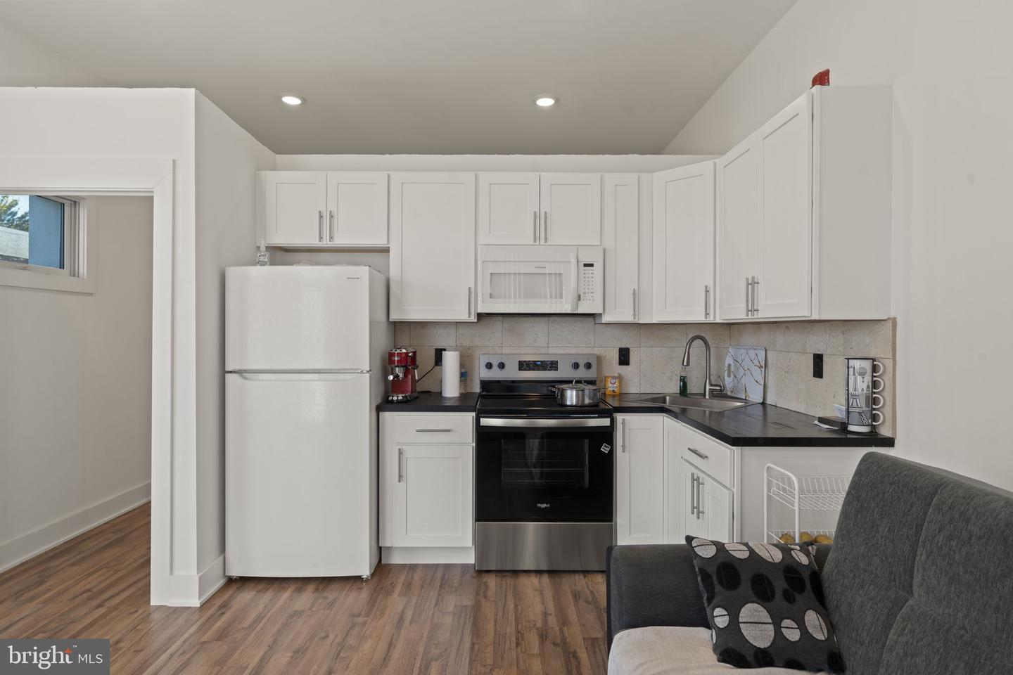 3654 Richmond St Property Photo 30