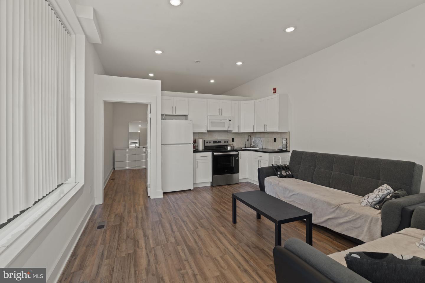 3654 Richmond St Property Photo 31