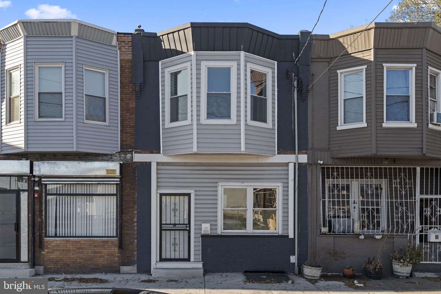 3656 Richmond St Property Photo 1