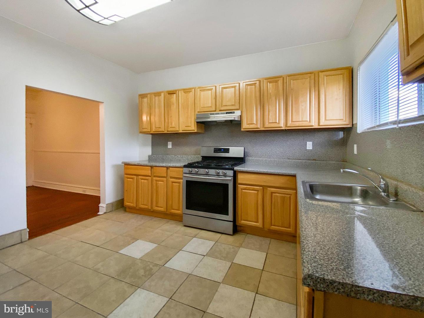 5726 Florence Ave Property Photo 5