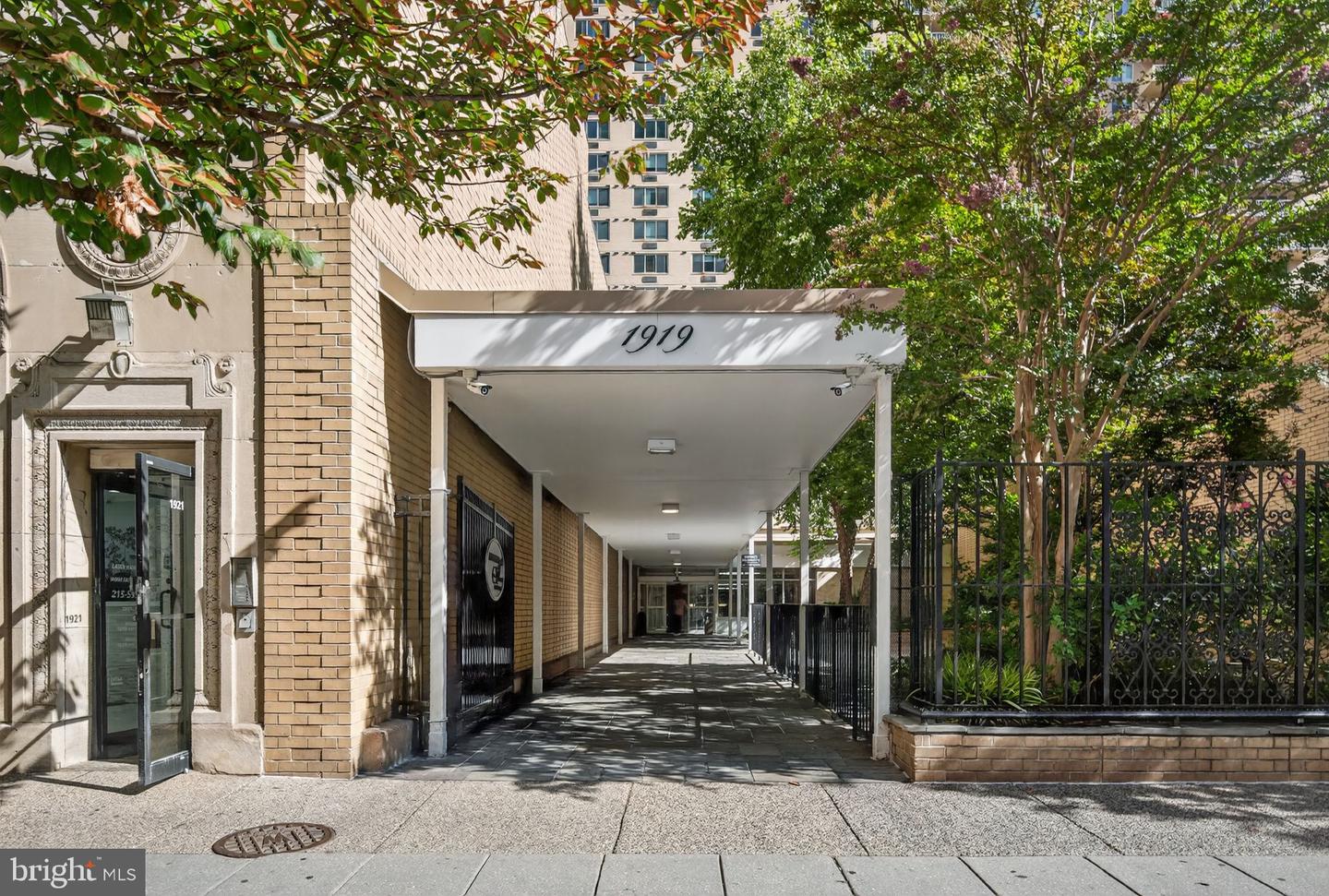 1919 Chestnut St #707 Property Photo 1