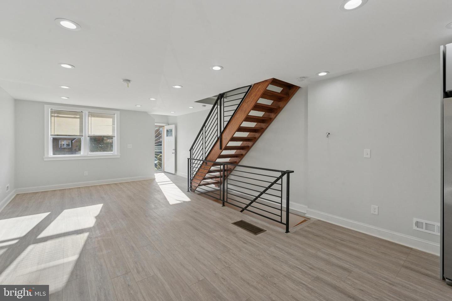 8327 Forrest Ave Property Photo 2