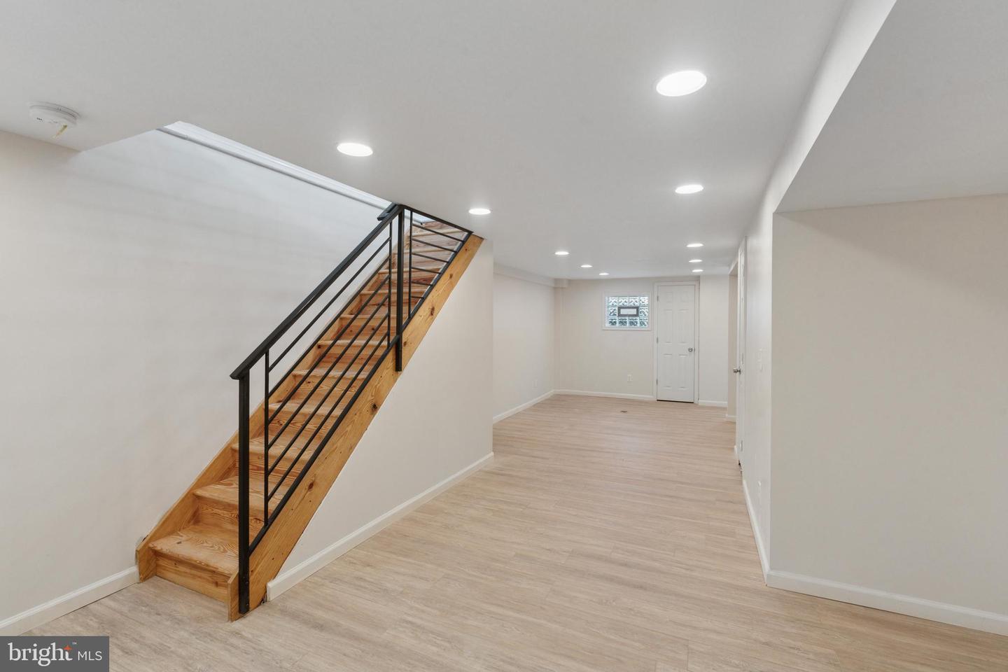 8327 Forrest Ave Property Photo 6