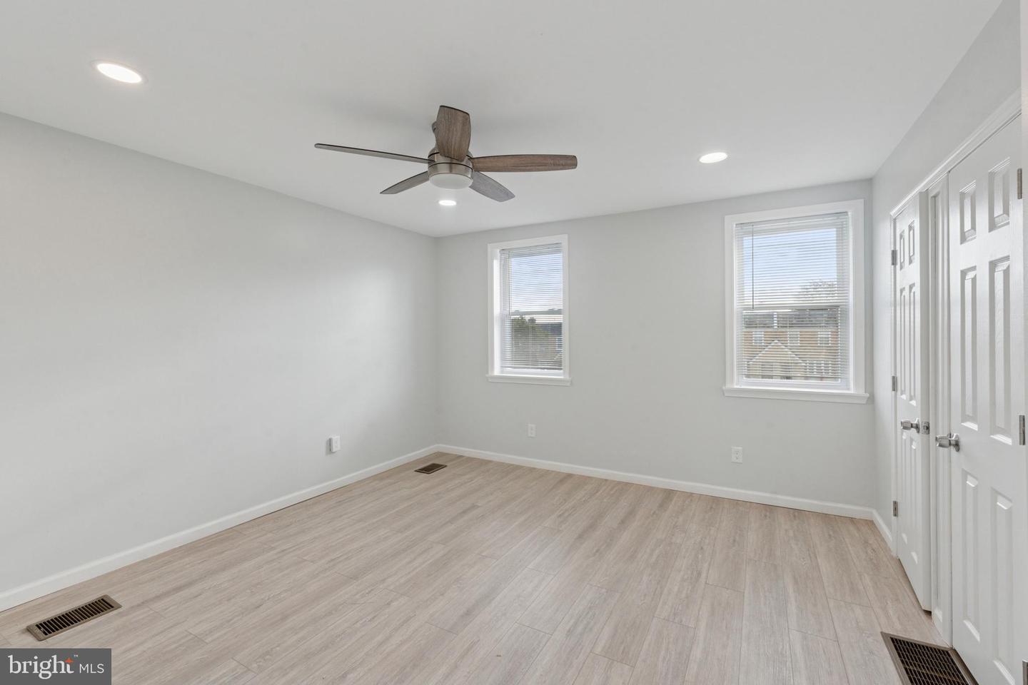8327 Forrest Ave Property Photo 11