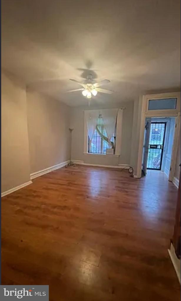 1533 Fontain St Property Photo 8