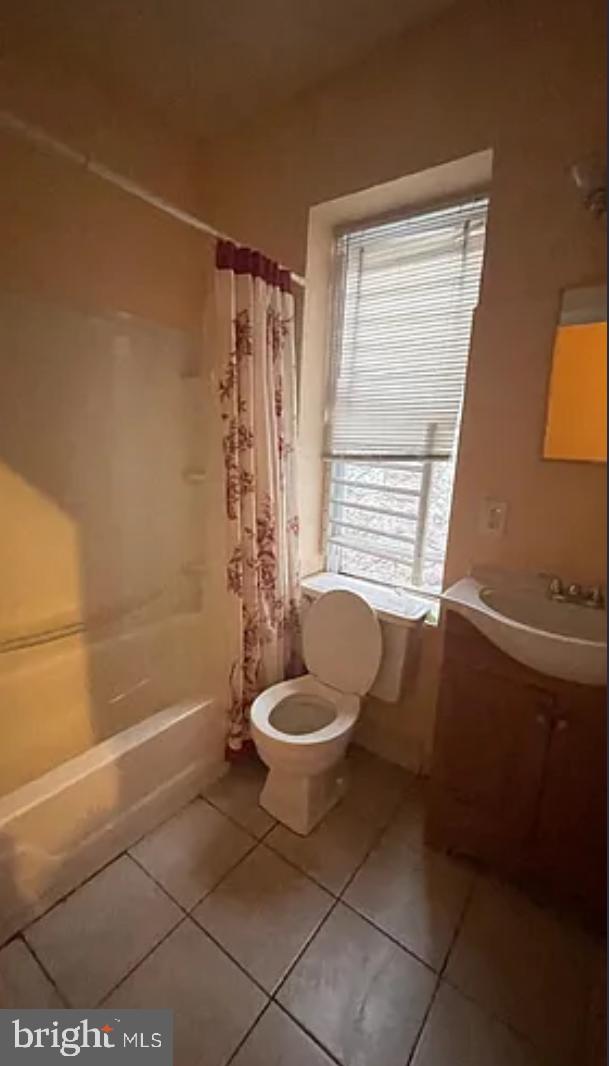 1533 Fontain St Property Photo 9