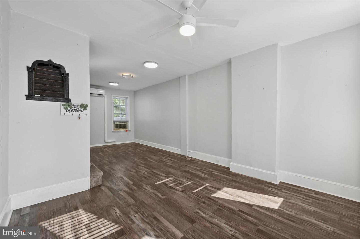 1039 W Russell St Property Photo 2