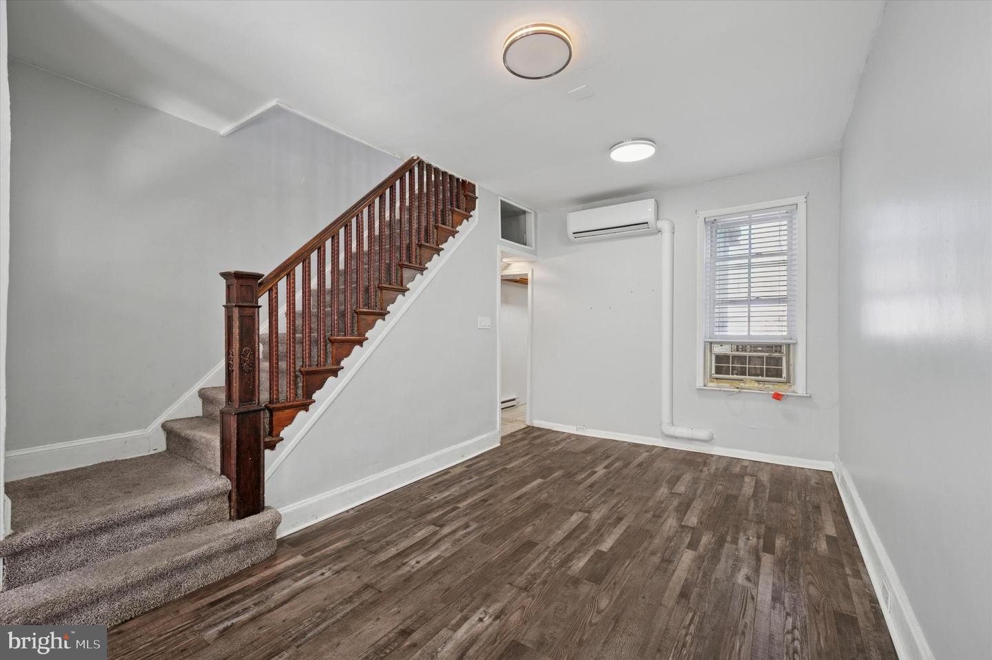 1039 W Russell St Property Photo 5