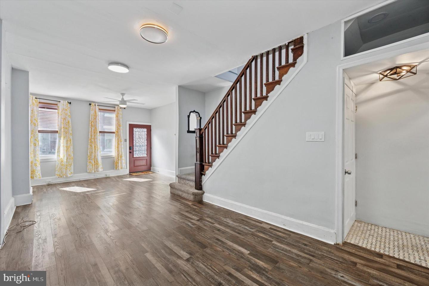 1039 W Russell St Property Photo 6