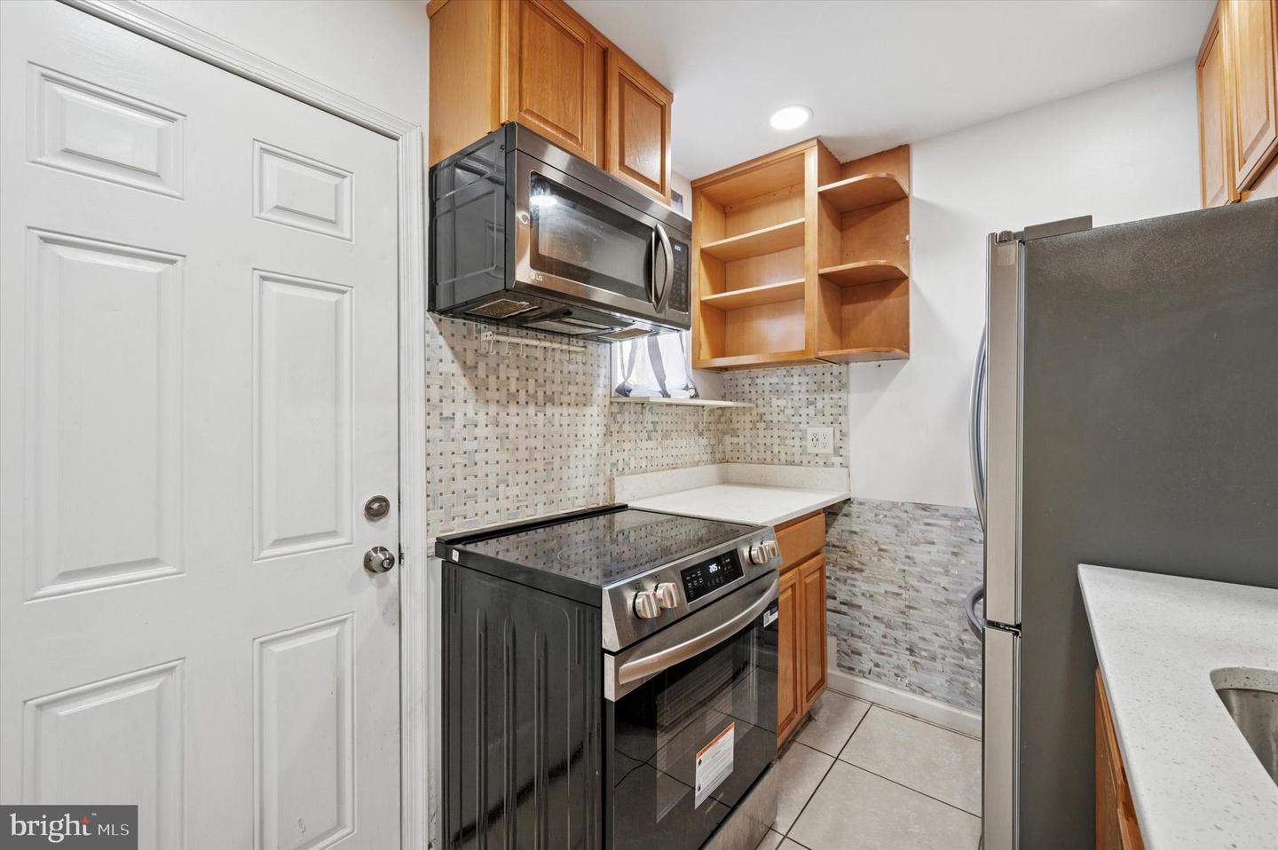 1039 W Russell St Property Photo 7