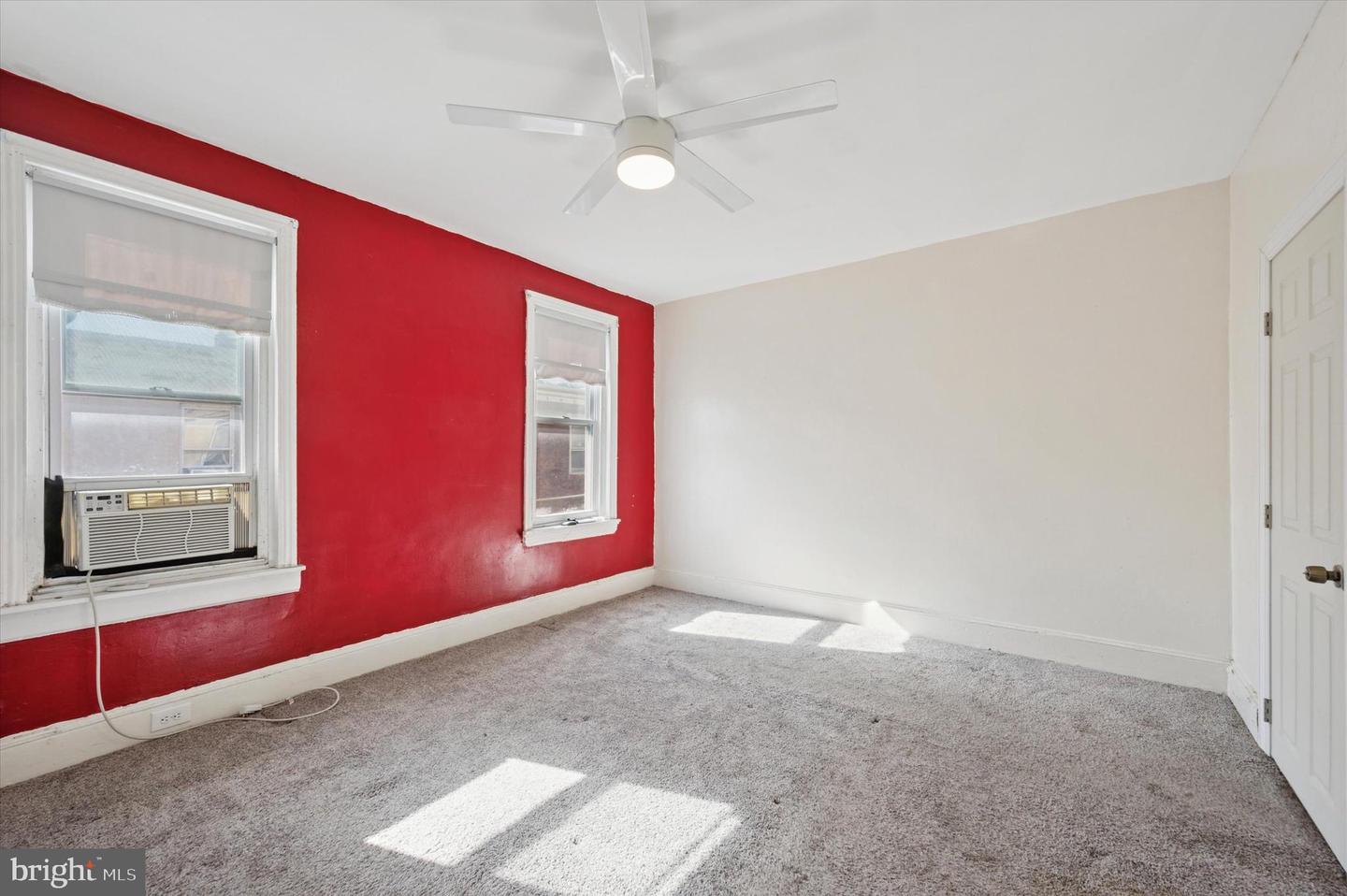 1039 W Russell St Property Photo 12