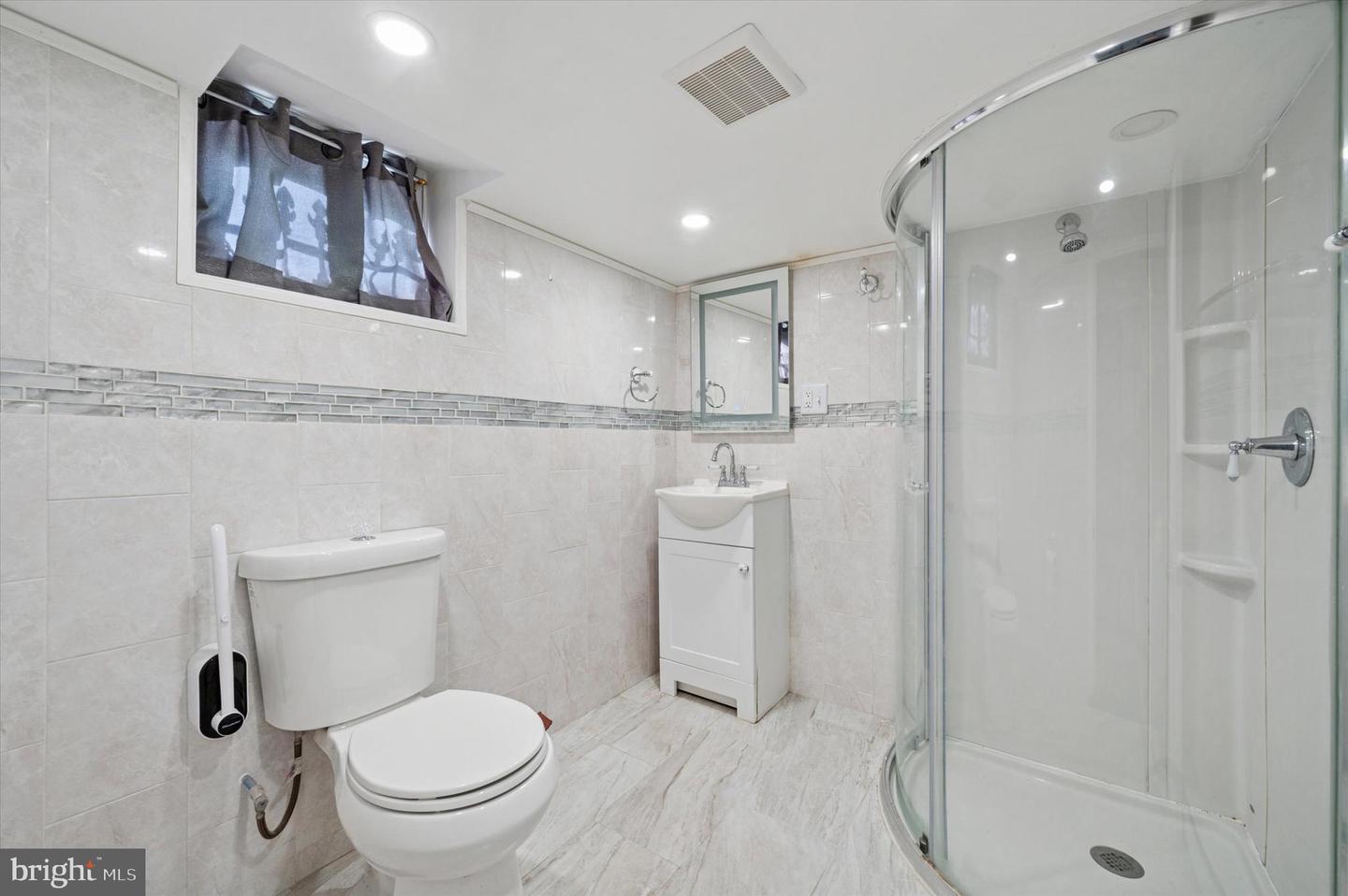 1039 W Russell St Property Photo 14