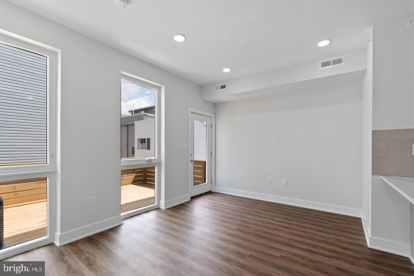 321 W Berks St Property Photo 21