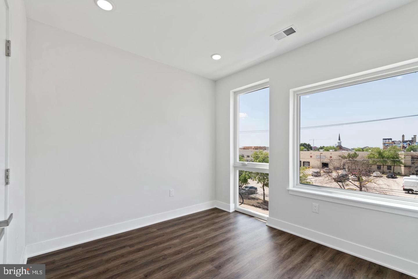 321 W Berks St Property Photo 23