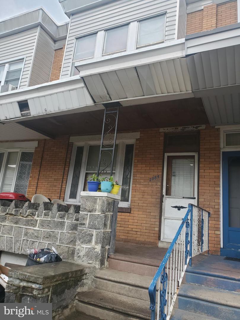 2084 KINGSTON ST Property Photo 1