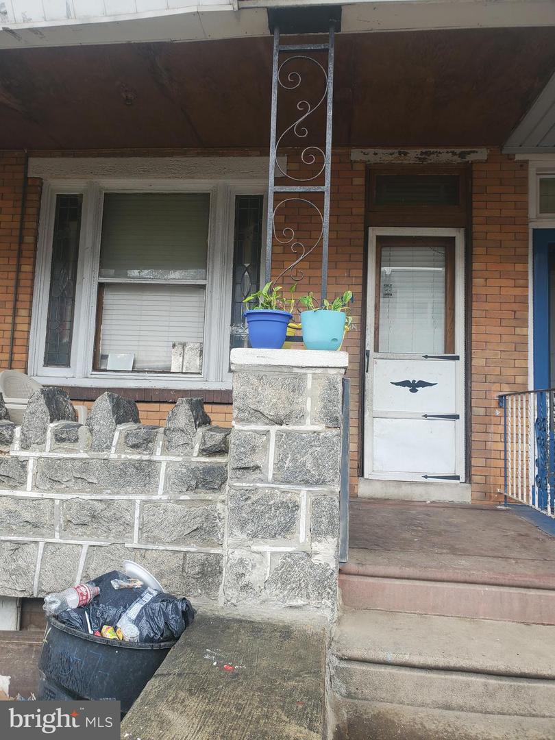 2084 Kingston St Property Photo 2