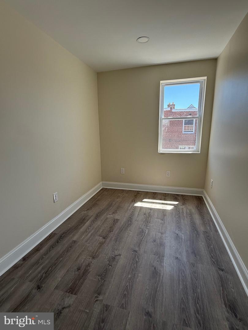 6813 Sylvester St Property Photo 14