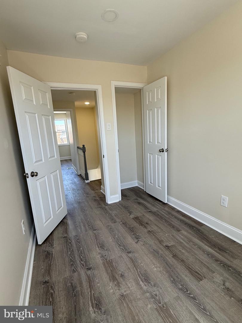 6813 Sylvester St Property Photo 15
