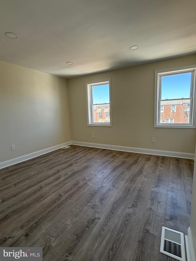 6813 Sylvester St Property Photo 16