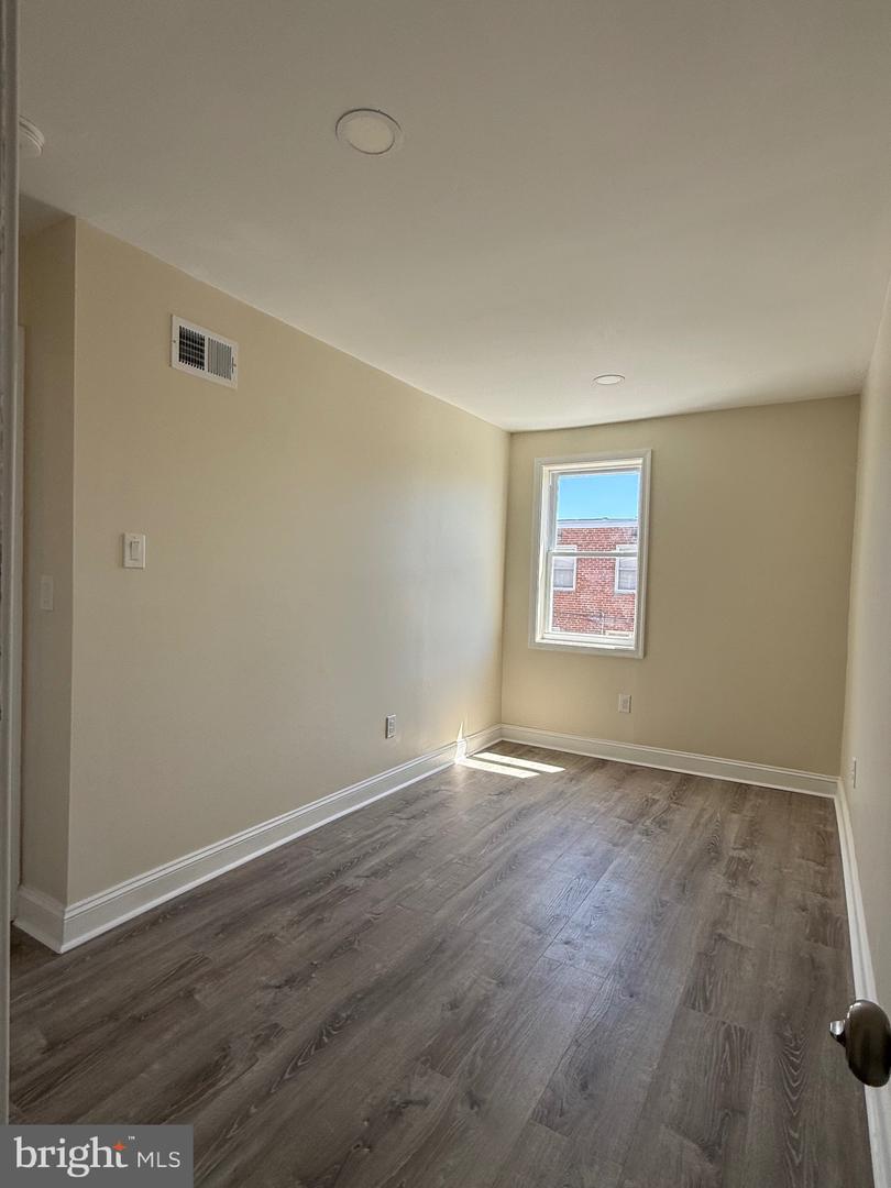 6813 Sylvester St Property Photo 18