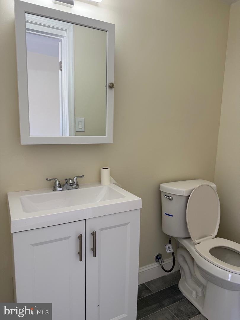 6813 Sylvester St Property Photo 27