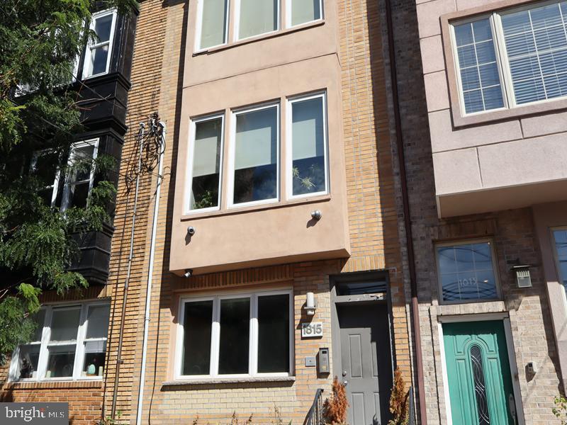 1815-00 Bainbridge St #2 Property Photo 3
