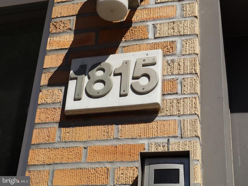 1815-00 Bainbridge St #2 Property Photo 4