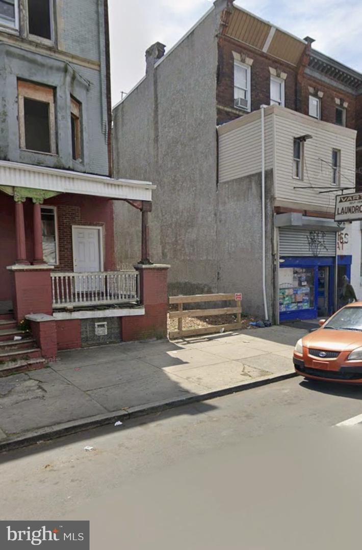 2242 W Lehigh Ave Property Photo 3