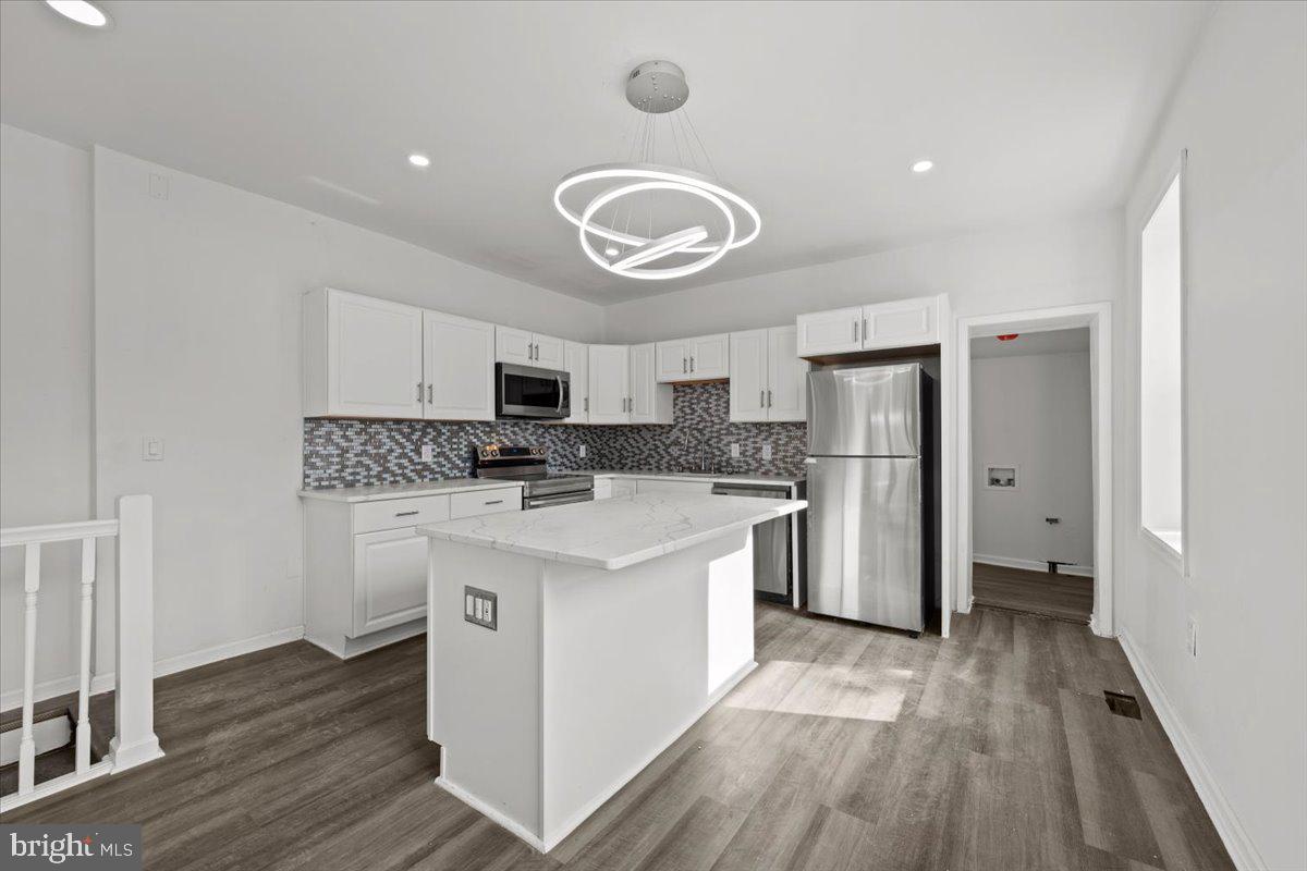 121 S Alden St Property Photo 10