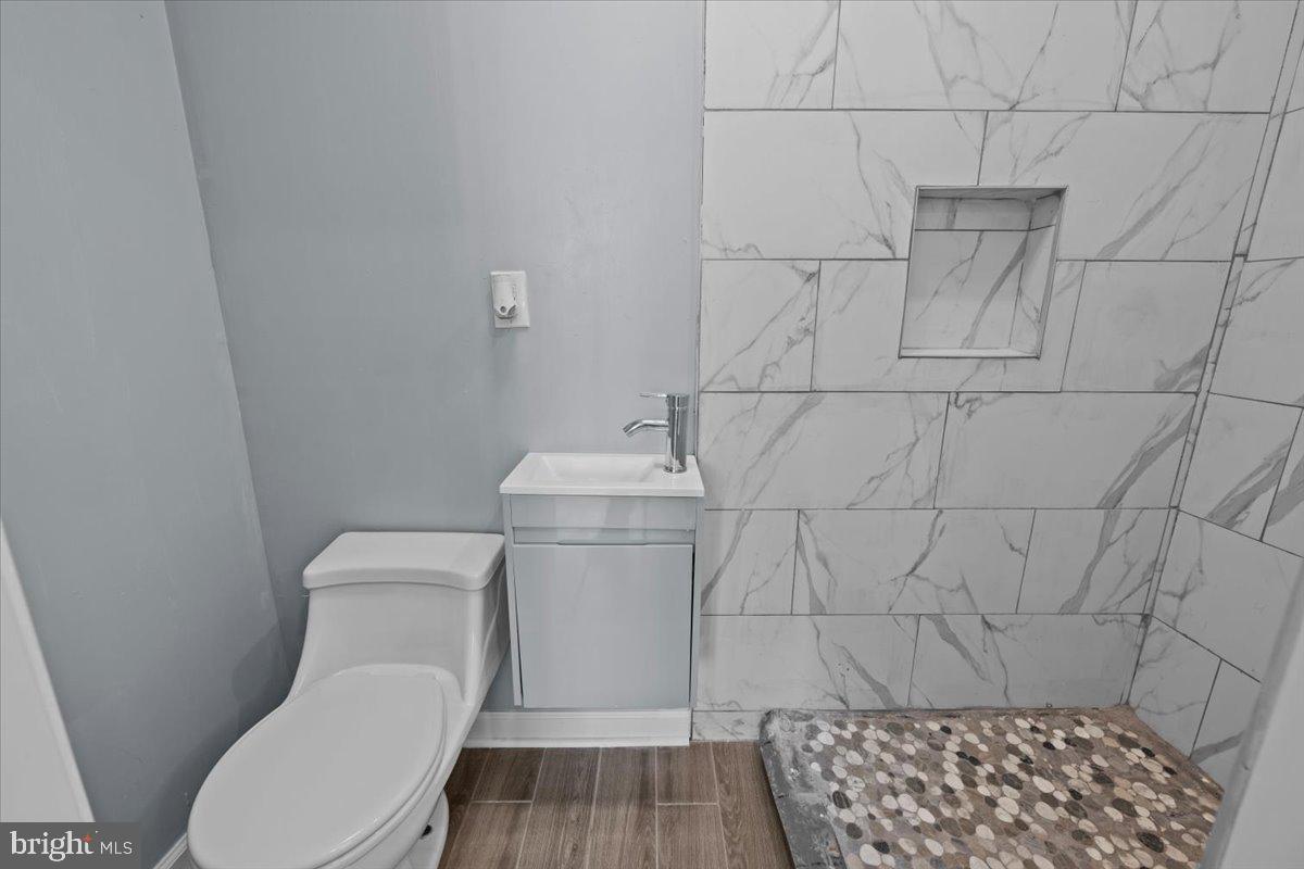 121 S Alden St Property Photo 17