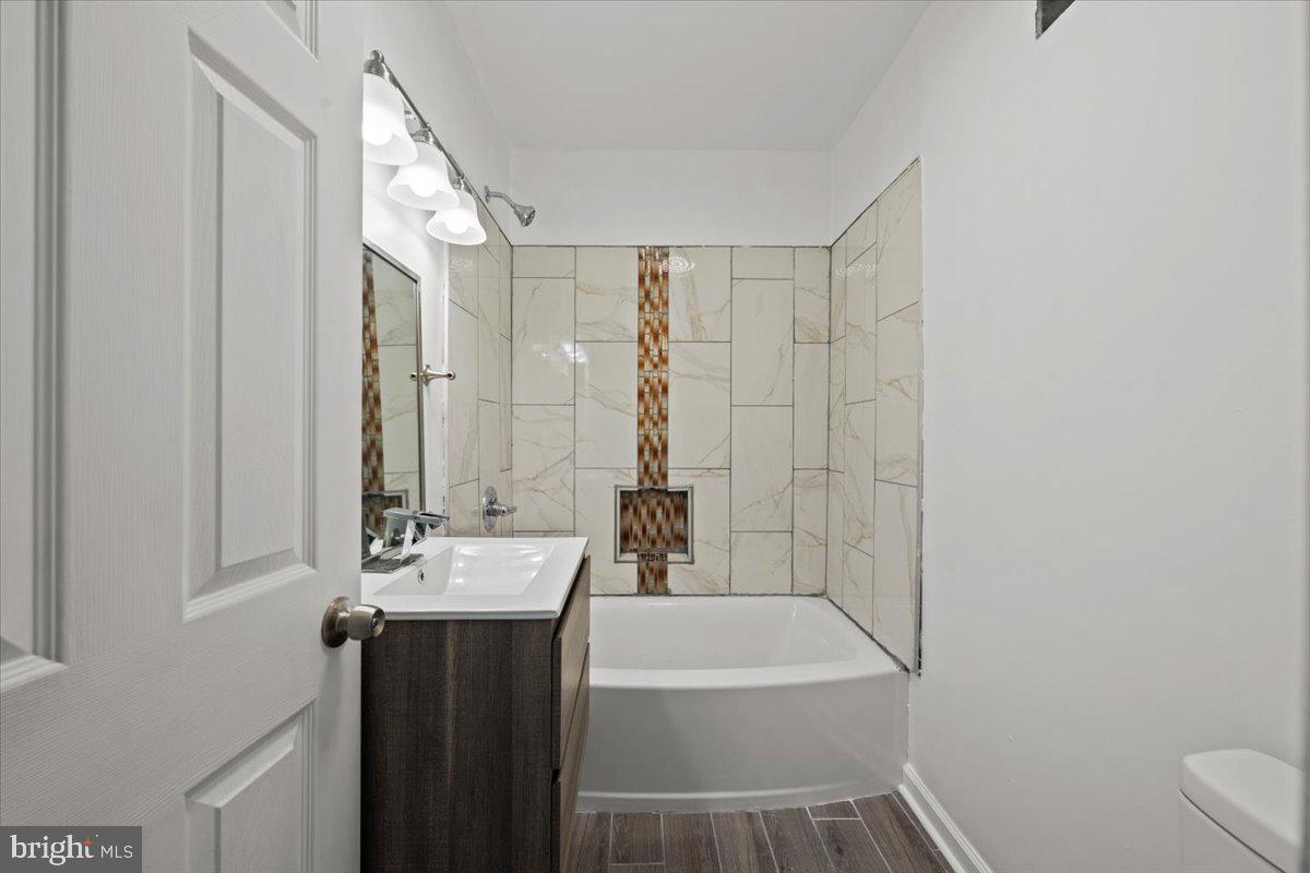 121 S Alden St Property Photo 21