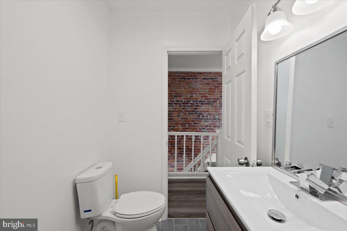 121 S Alden St Property Photo 22