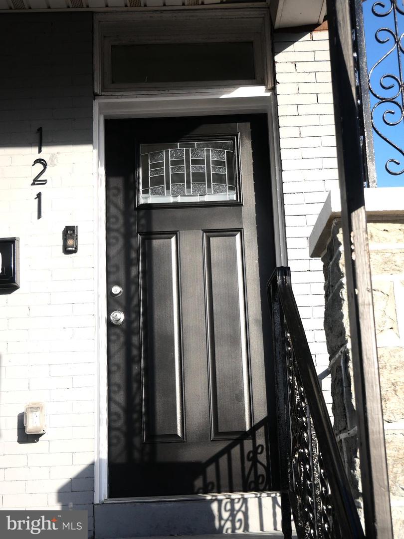 121 S Alden St Property Photo 28