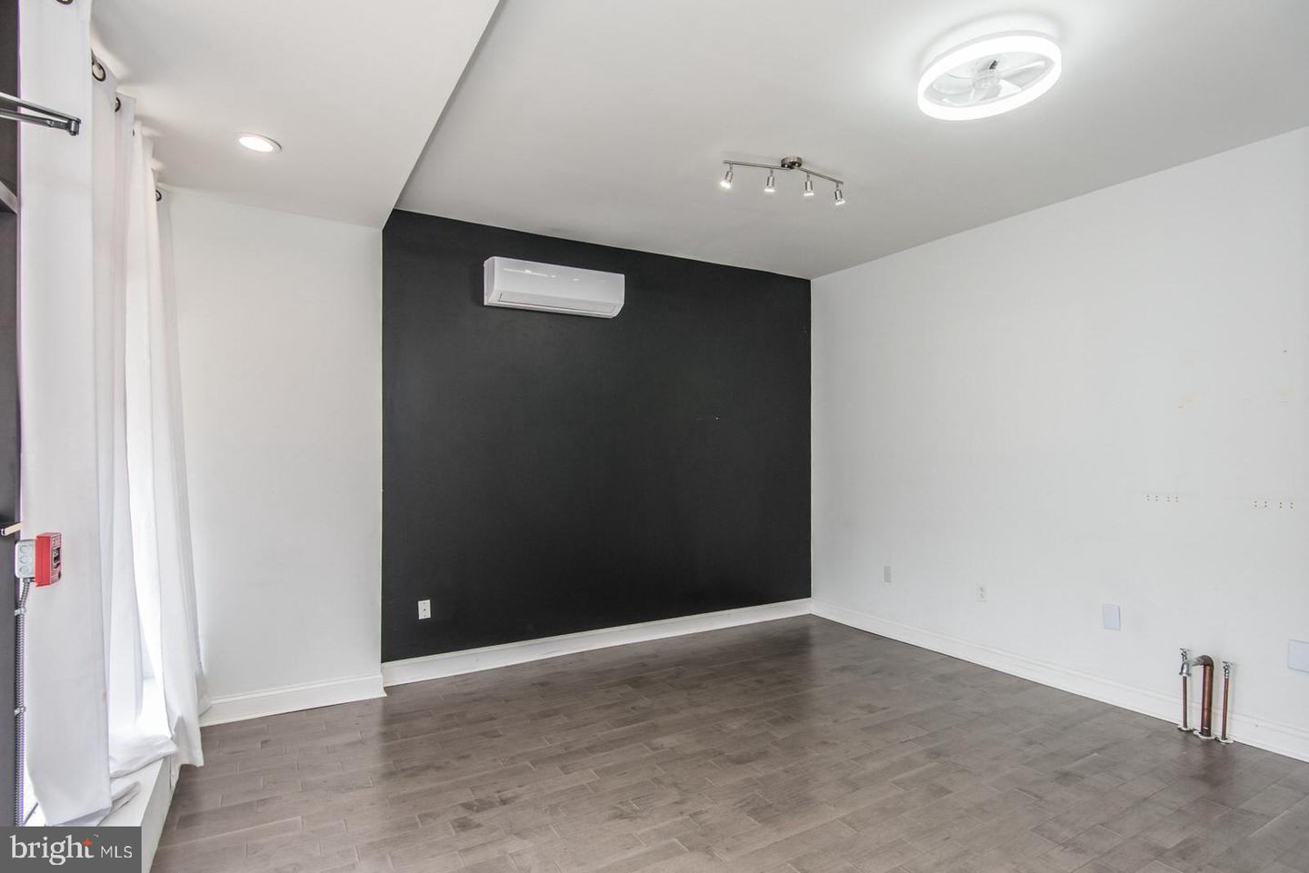 2578 Orthodox St Property Photo 10