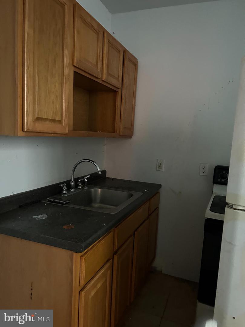 1829 E Clementine St Property Photo 7