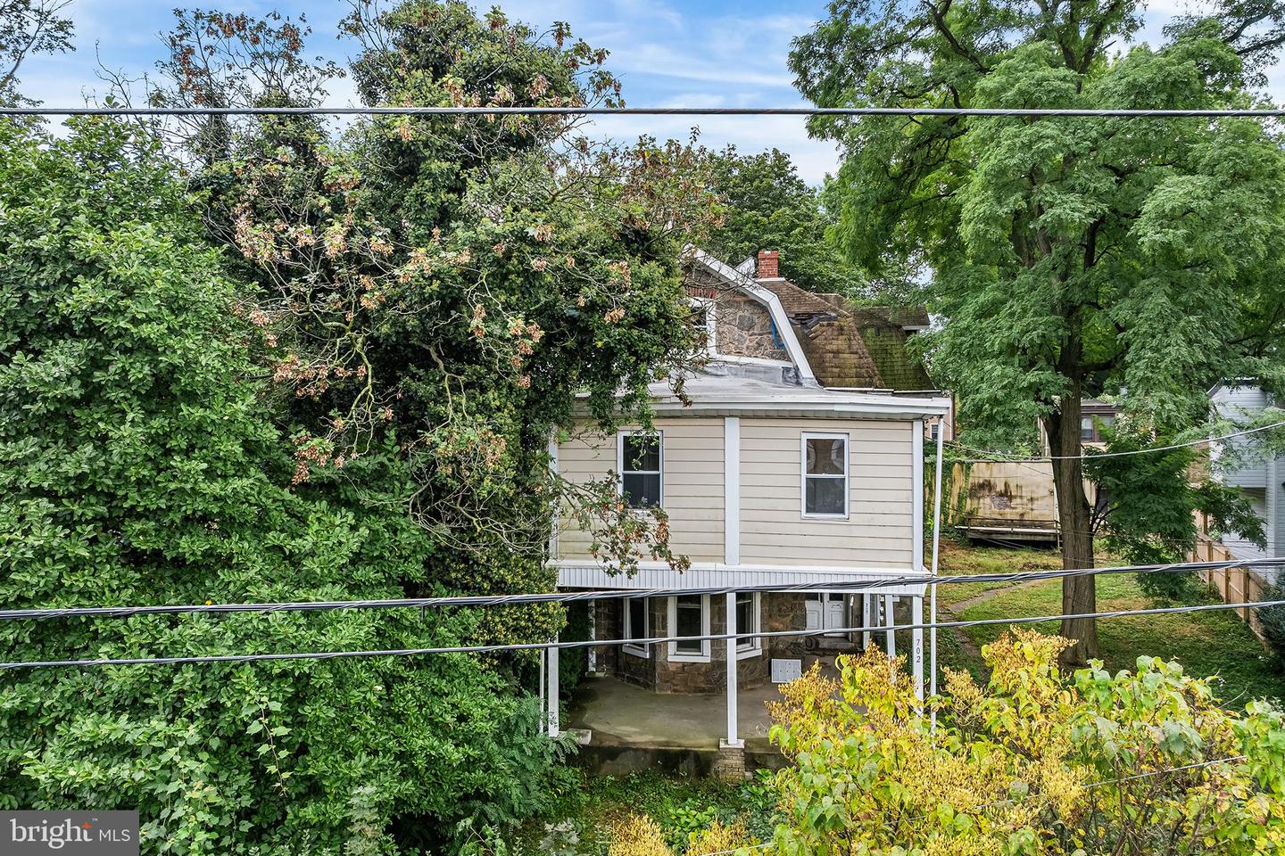 702 Oak Lane Ave Property Photo 3