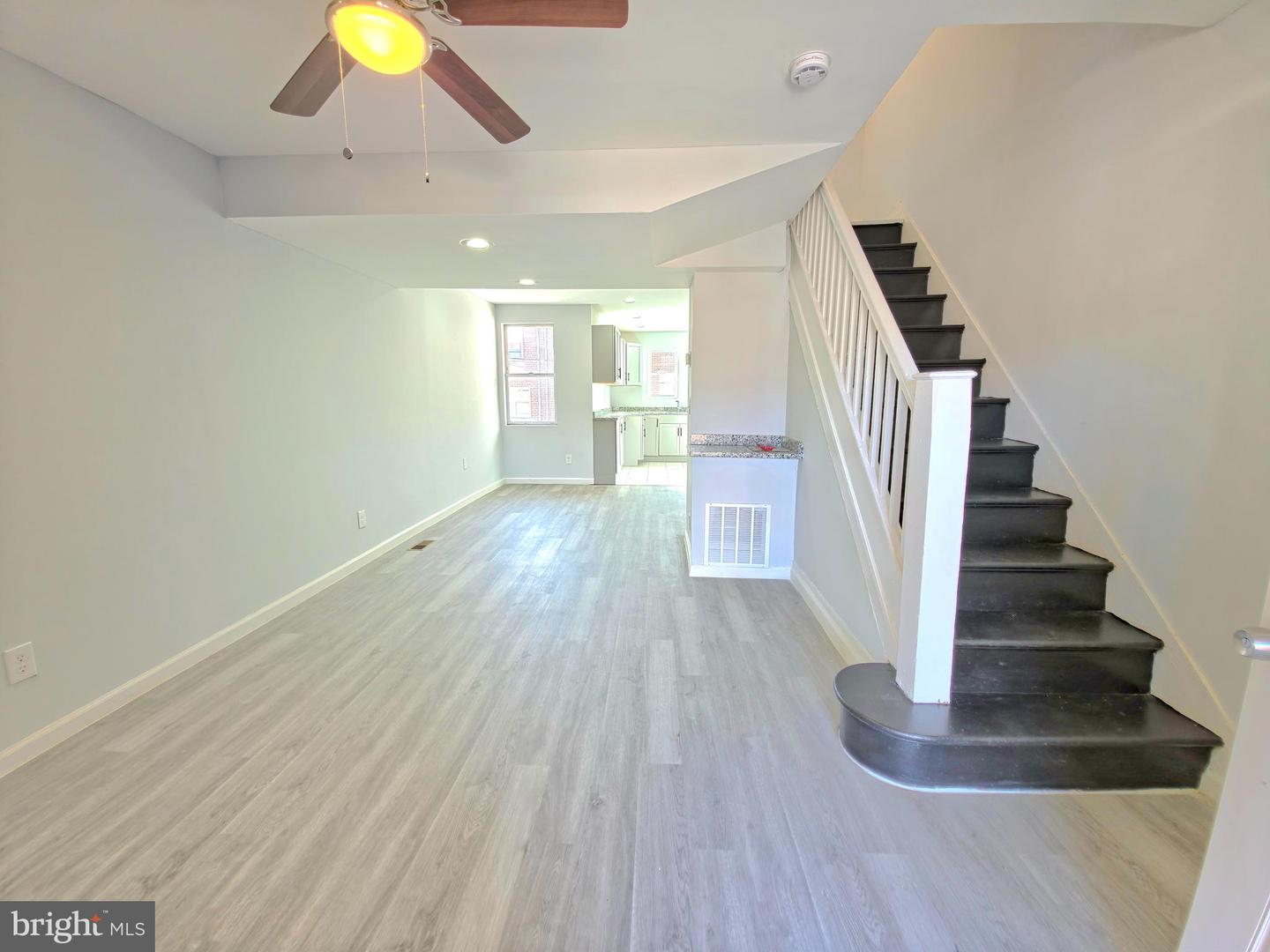 3934 Howland St Property Photo 6
